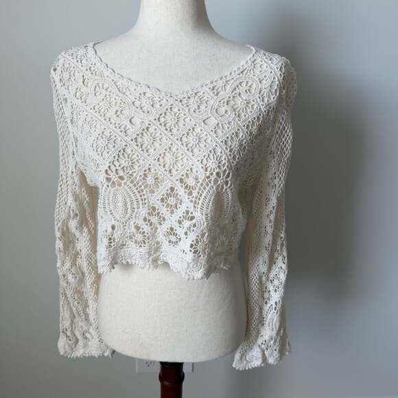 GLG Good Luck Gem Tops - GLG Good Luck Gem Bohemian Cream Crochet Long Sleeve Crop Top Size M